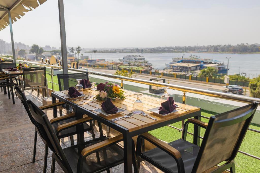 Ultra Loaloa Nile Maadi Hotel Kairó Kültér fotó